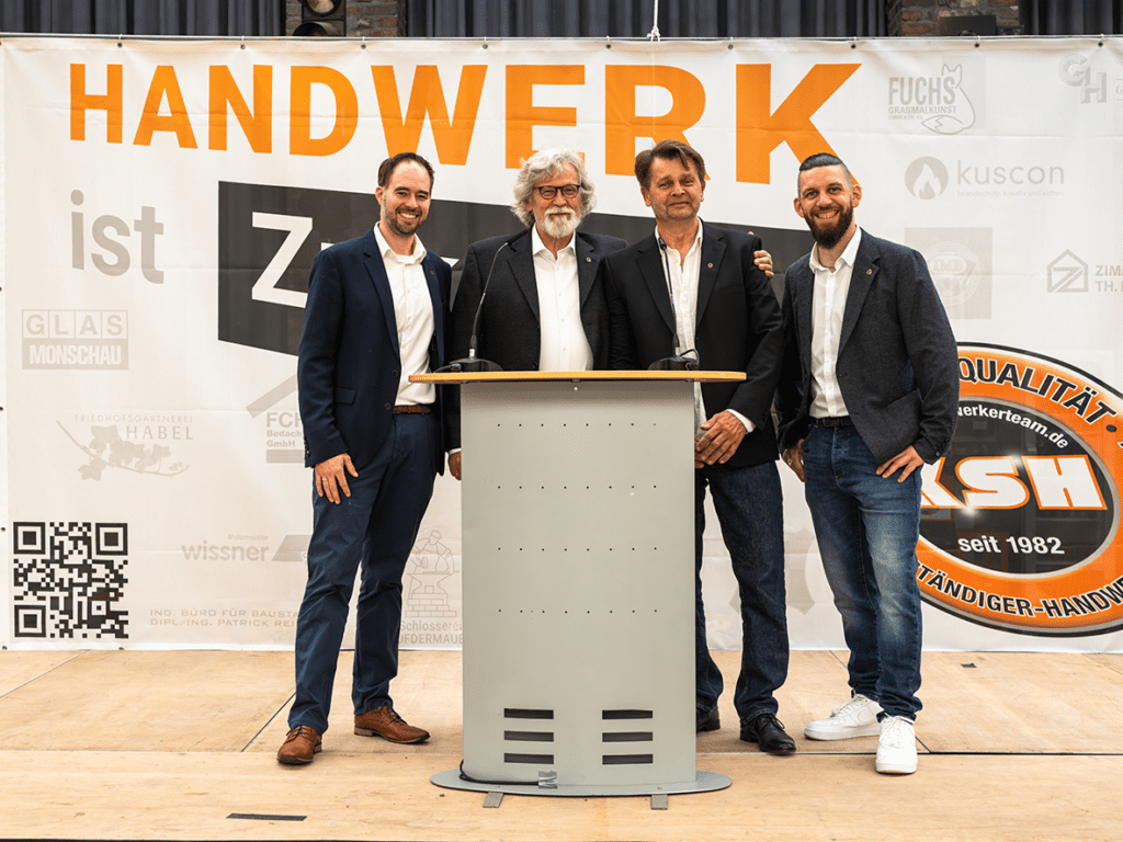 Die gut gelaunten Vorstandsmitglieder von links nach rechts
Frank Wissner (Malermeister), Günter Monschau (Glasermeister), Harry Pahlke (Inh. KFZ-Meisterbetrieb), Sven Habel (Friedhofsgärtnerei Habel)