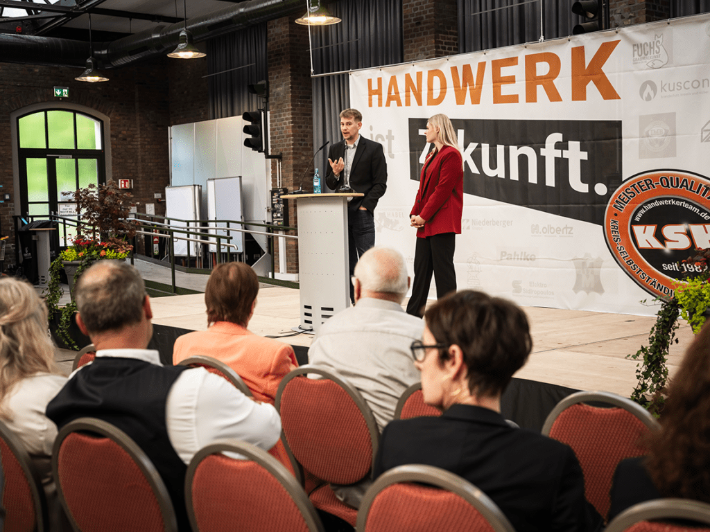 Die jungen Vertreter der HWK kamen ebenfalls zu Wort und schilderten den Ist-Zustand und Zielsetzung der zukünftigen Organisation der Ausbildung des Handwerks.